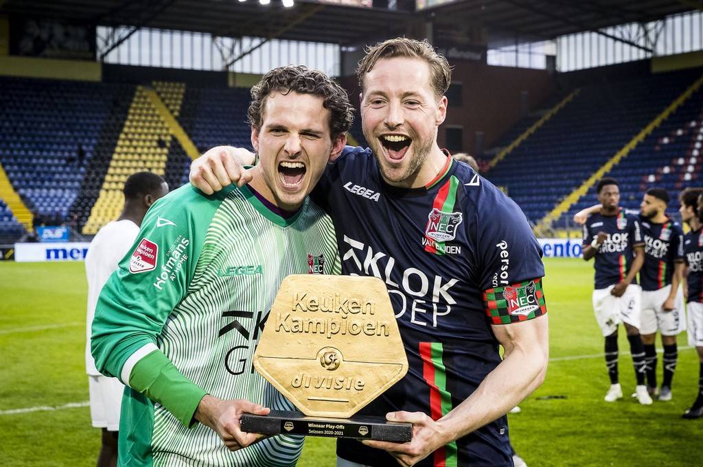 思索的射门 思索的射门